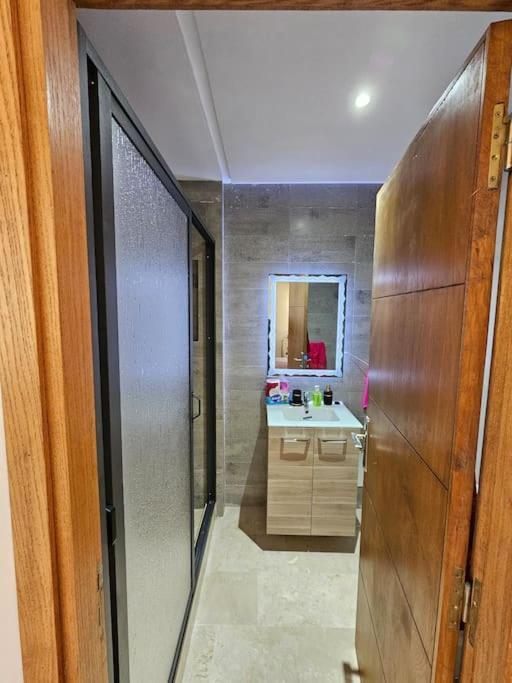 Beachfront Gorgeous Flat In طنجة