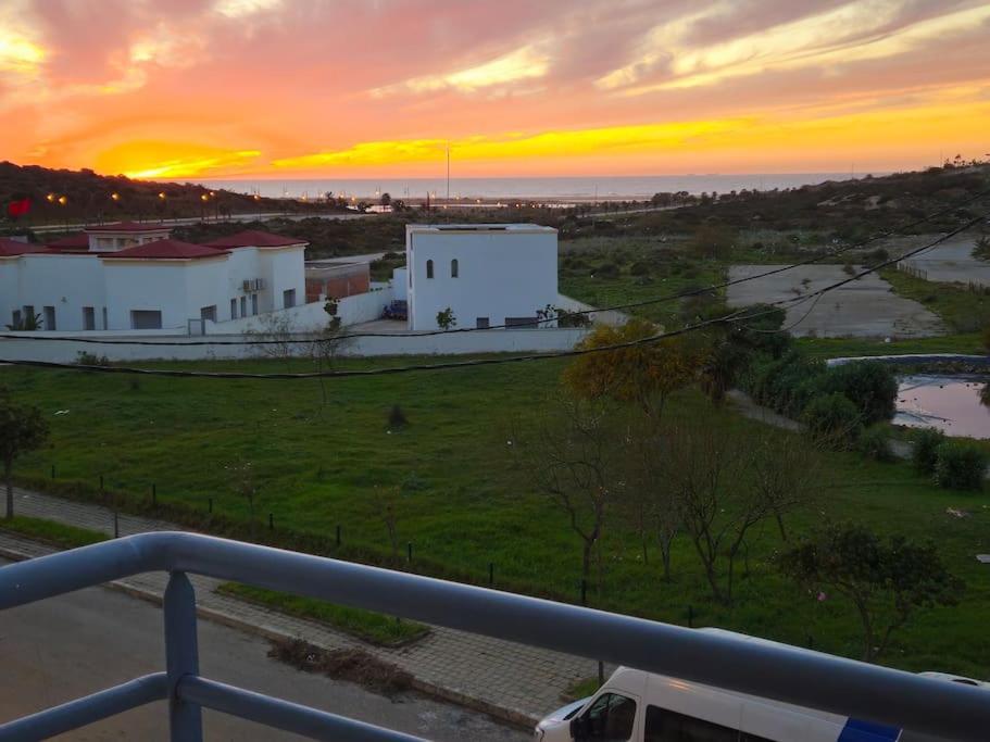 Beachfront Gorgeous Flat In طنجة